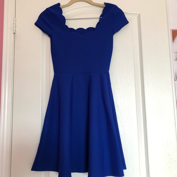 🔹 Scalloped Neckline Dress - Picture 5 of 5